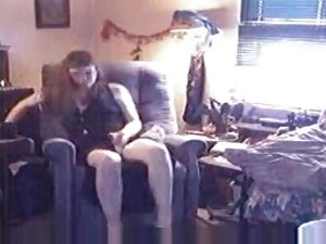 Una mujer seductora se divierte con su compañero de follar colgado en un apartamento desordenado que termina con videos xxx en español gay un chorro de esperma masivo.