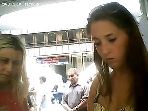 Esta pareja cachonda y sexy filma su sexo gay amateur en español salvaje frente a la webcam Mira a esta nena cachonda chupar y lamer esa polla dura